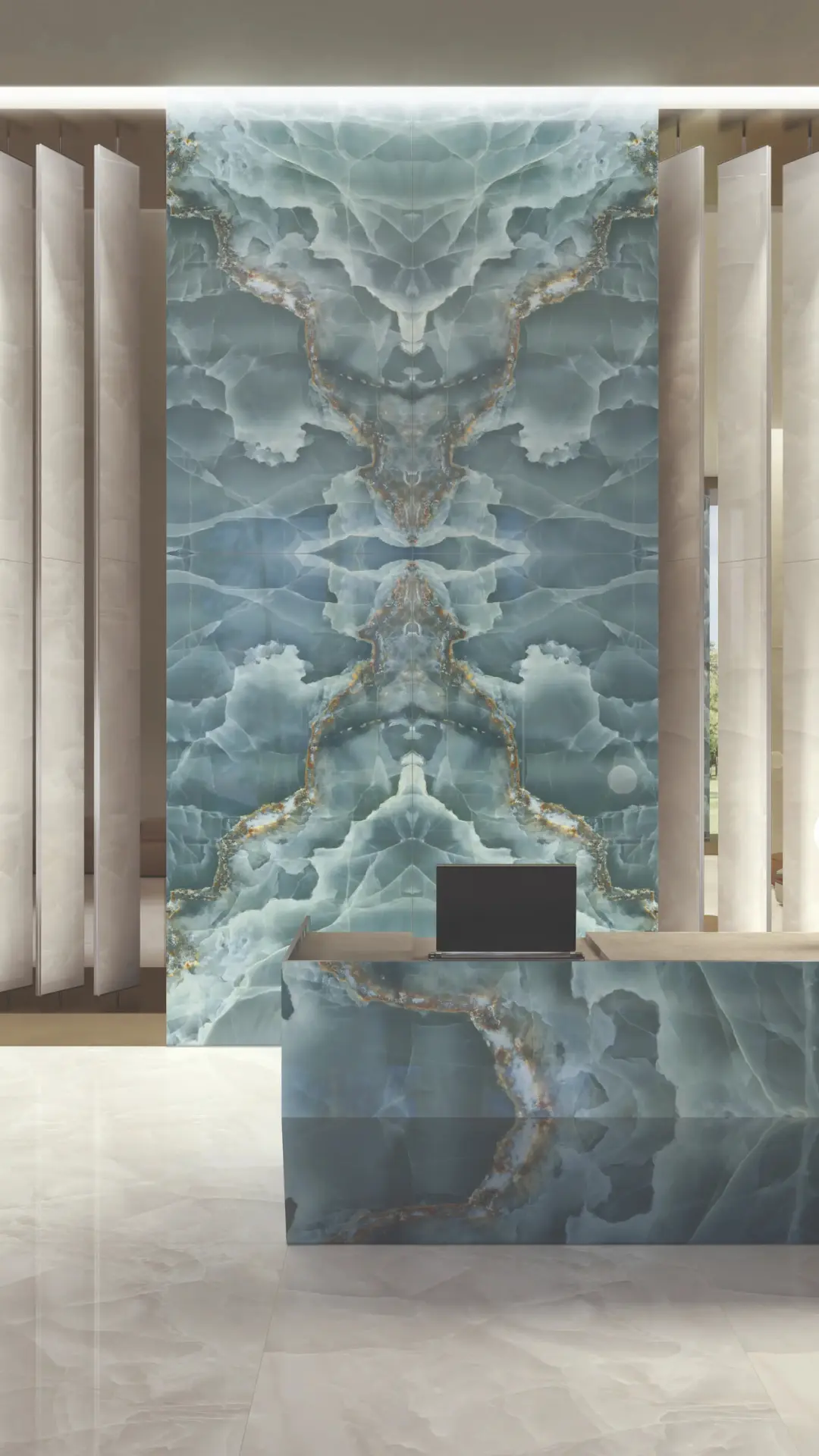 Κεραμική επιφάνεια Onyx Green της LEVEL σε reception ξενοδοχείου
