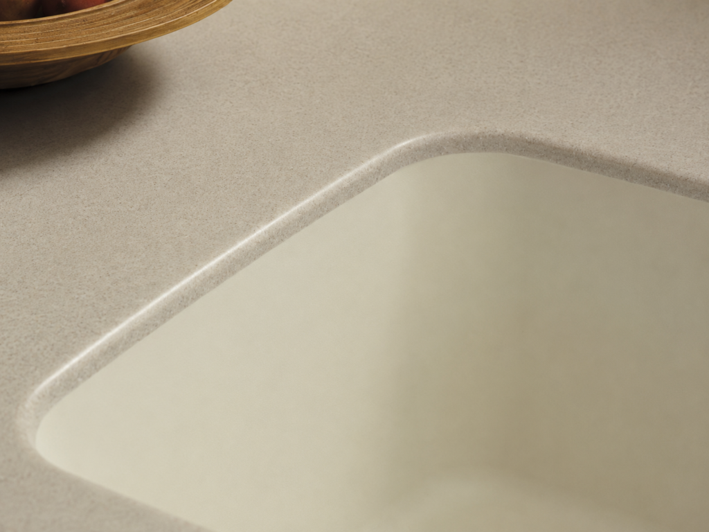 Κοντινό πλάνο Corian® Smooth Sink 850 με καμπύλη εσωτερική γωνία για την αποφυγή λαθών στην κατεργασία επιφανειών.