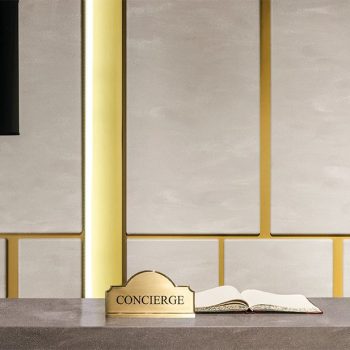 Πάγκος υποδοχής ξενοδοχείου με Corian® Weathered Concrete