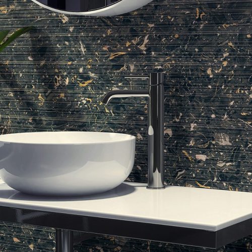 Μαρμάρινη επιφάνεια Nero Portoro της Santa Margherita σε βαθύ μαύρο τόνο με έντονες χρυσαφί και λευκές φλέβες